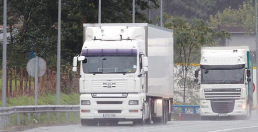 El comité galego de transporte pide prohibir carga y descarga y acceder a la restauración para profesionales