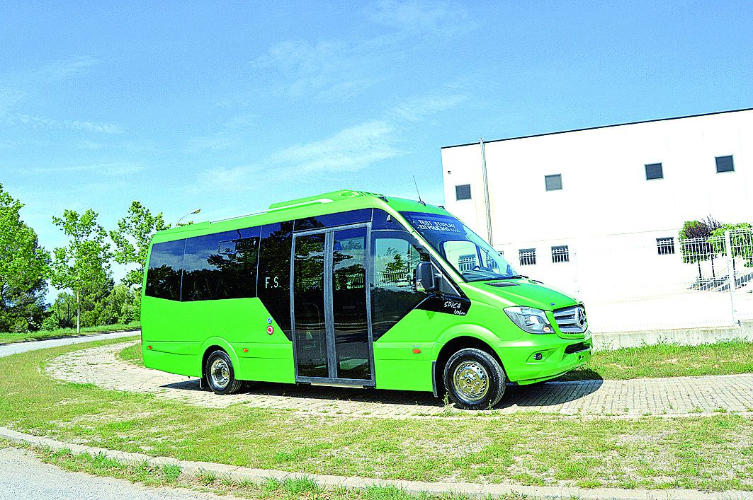 Tipo: Microbús urbano
Longitud: 7,53 metros
Altura: 2,90 metros
Chasis: Sobre chasis-cabina extralargo Mercedes-Benz Sprinter. 
Capacidad: 13 plazas+C+11 de pie / 13 plazas + 8 de pie + 1PMR + Conductor.
Características: Carrozado sobre chasis Mercedes Benz Sprinter extra largo con low entry central, acceso mediante puerta central eléctrica de doble hoja, cristales panorámicos con ventana central abatible, canales de aire en ambos lados, asideros en pasillo y accesos, laterales interiores en ABS, pavimento terraflex antideslizante, iluminación interior led con doble intensidad, equipo de AA en techo, preinstalación de máquina expendedora, calefacción por convectores y múltiples opciones como letreros de ruta, cerrado puesto conductor, frene eléctrico, suspensión neumática en eje trasero.