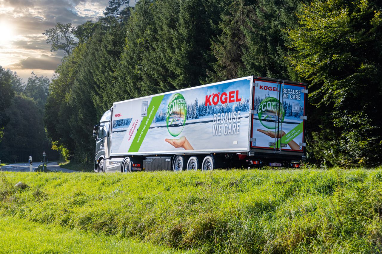 Versiones: Kögel Cargo (coil, papel, ferry y Coil rail, bebidas, automoción), Mega (coil, ferry, ferrocarril y papel) y Lightplus (tara reducida de 4.822 kg, para coil, papel y bebidas) de la generación NOVUM. También para transporte de bobinas.