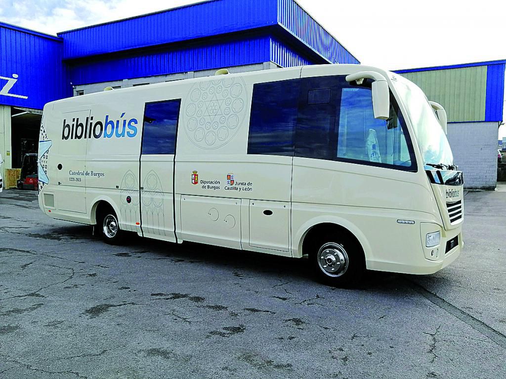 Tipo: Bibliobús; Chasis: Iveco CC100; Configuración: Se personaliza a las necesidades del cliente; Características: Bibliobús, con placas solares y capacidad para 3.000 volúmenes.