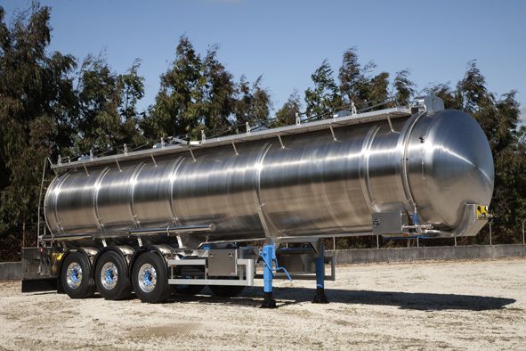 Cisternas autoportantes para transporte de mercancías peligrosas construídas bajo normativa ADR; o para productos perecederos en dos y tres ejes.