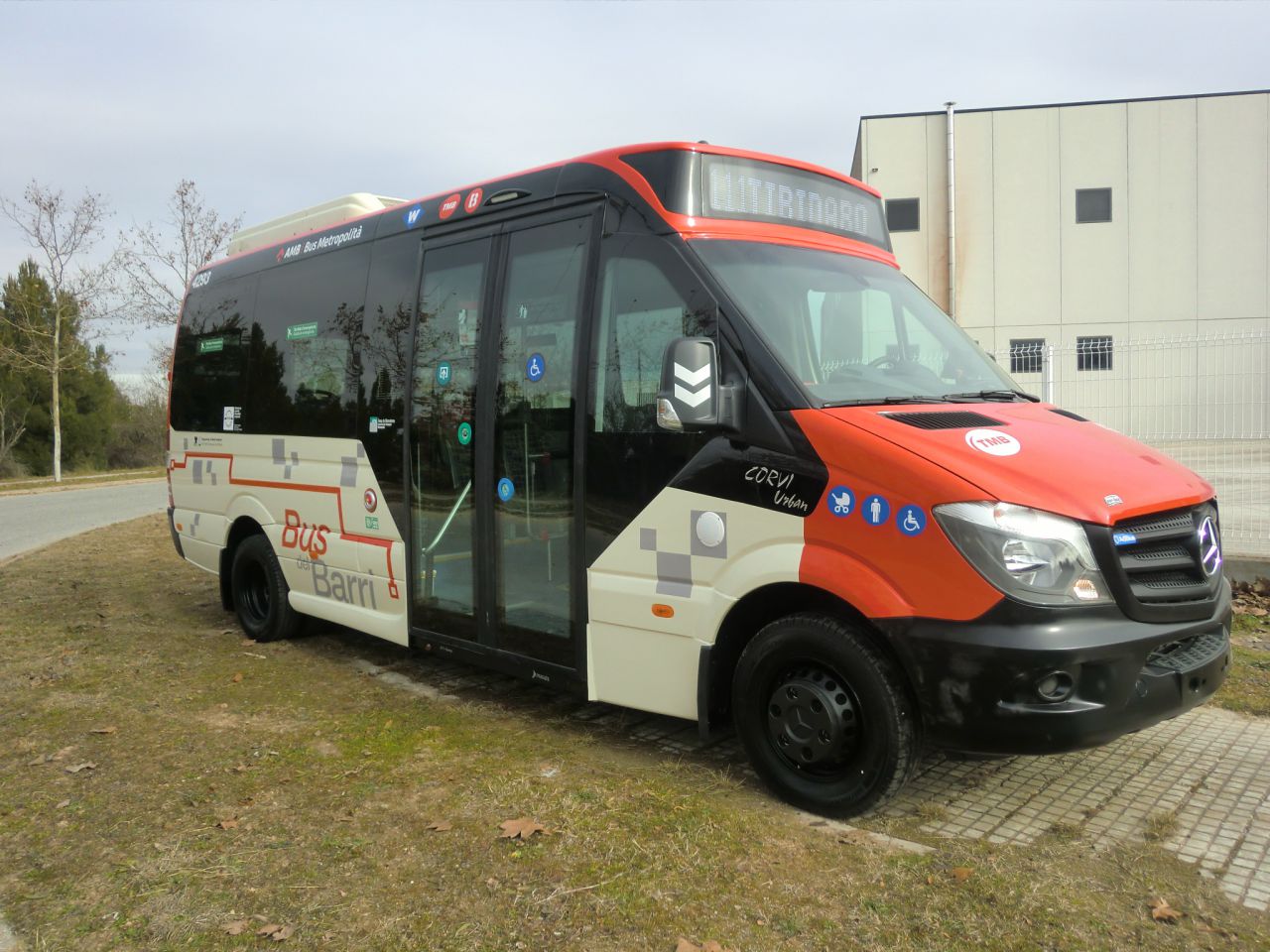 Tipo: Microbús urbano
Longitud: 7,34  metros
Altura: 2,89 metros.
Chasis: Furgón Sprinter 516 ó 519 de Mercedes Benz.
Capacidad: 14 plazas + 8 plazas de pie + C / 14 plazas + PMR + 7 plazas de pie +C
Características: acceso mediante puerta de servicio eléctrica doble hoja en low entry central, cristales panorámicos Venus, montaje rampa en low entry, canales de aire en ambos lados, cristales panorámicos exteriores, entre otros.
