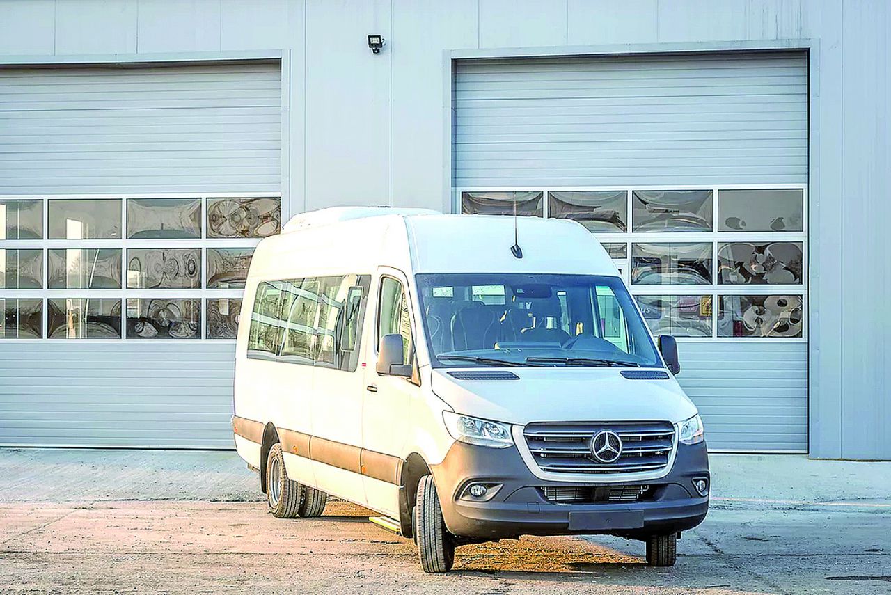 Tipo: Minibús
Chasis: Mercedes Sprinter.
Capacidad: hasta 23 plazas.
