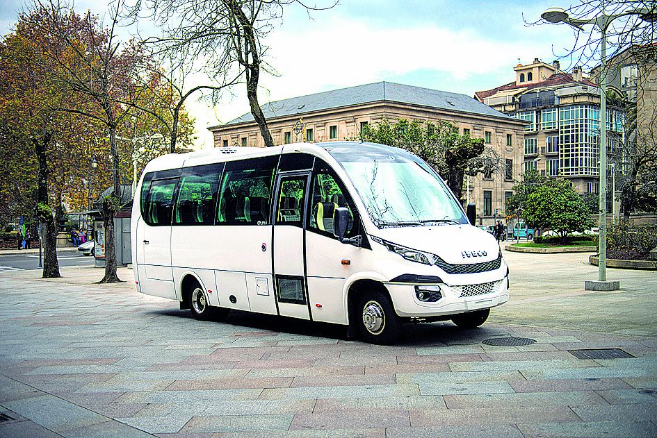 Tipo: Midibús
Longitud: 7,9 / 8,50 metros
Altura: 3,2 metros
Chasis: Iveco.
Maletero: hasta 3,5 metros cúbicos.
Capacidad: 24/25/28/29+C/hasta 32+C.
Versiones: Turismo y PMR. 