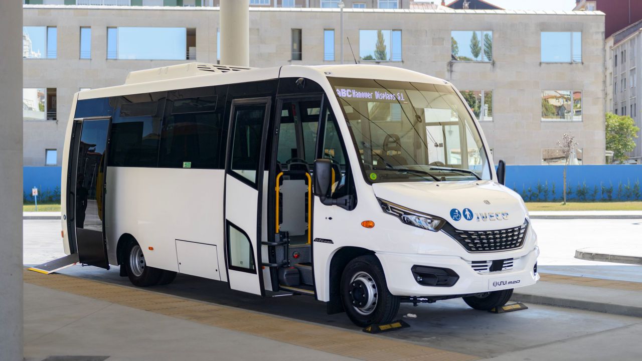 Tipo: Minibus urbano
Longitud: 7,9/8,5 metros
Altura: 3,1 metros
Chasis: Iveco.
Capacidad: hasta 24 sentados + 11 de pie +1 PMR ó 2 transportines+C.