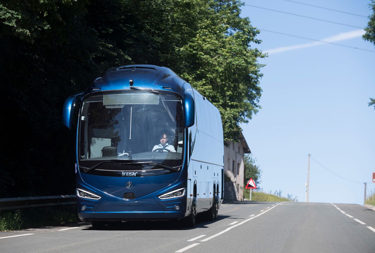 Tipo: Autocar
Longitud: 10,7 hasta 15 metros
Altura: 3,5/3,7 metros
Bodega: Según número plazas y chasis.
Chasis: Integral marca Irizar, además de todos los chasis del mercado.
Capacidad: 47 hasta 71 plazas.
Equipamiento: Presenta un acceso delantero más amplio y cómodo tanto para el conductor como para los pasajeros. El sistema de climatización es independiente, más potente y fácil de usar. El puesto de conducción es moderno y ergonómico, con todos los controles al alcance de la mano. Al igual que el acceso a componentes y sistemas, que facilita el mantenimiento. Además, estrena una imagen renovada y equipada con iluminación full LED.