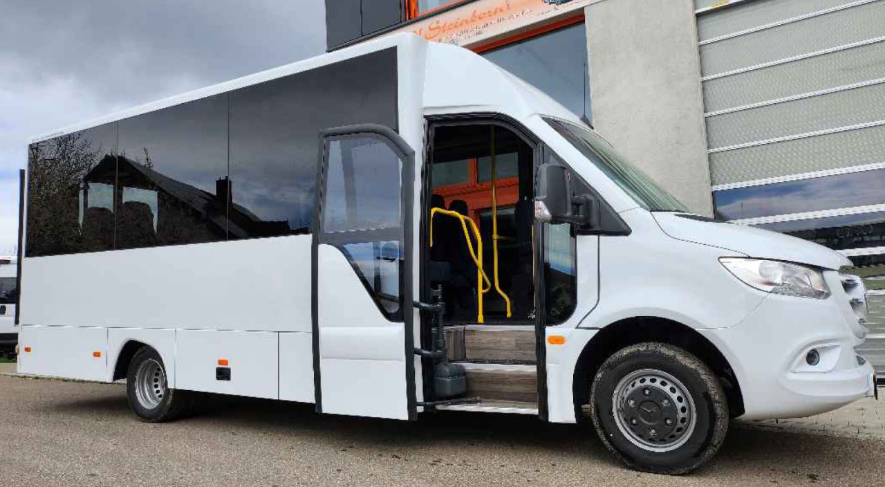 Tipo: Minibús 
Longitud: 7,846 metros.
Chasis: Mercedes Sprinter.
Capacidad: 28+C.
Equipamiento: Vehículo especial para transporte escolar, aire acondicionado delantero Tempmatic, puerta de entrada delantera lado derecho eléctrica, puerta adicional en lateral o en parte trasera, butacas pasajeros reclinables con cinturón de tres puntos, cristales laterales panorámicos con tintado oscuro VIP, aire acondicionado Webasto, calefacción por convectores para los pasajeros con control termostático, iluminación interior LED multinivel, transporte escolar según RD 443/2001. Opciones: Elevador para minusválidos, guías para las sillas de ruedas…