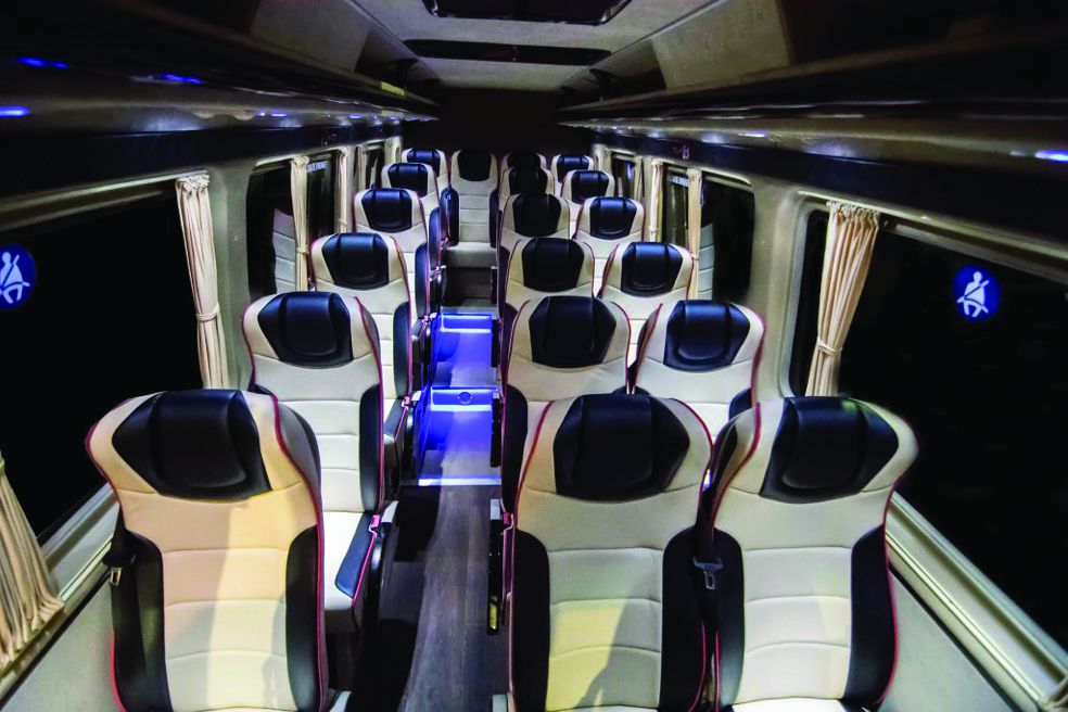 Tipo: Midibús
Longitud: 8,62 metros
Altura: 2,955 metros
Anchura: 2,35 metros
Chasis: Mercedes-Benz Sprinter 519.
Capacidad: 16 / 17 / 18 / 19 plazas más conductor más guía. 
Equipamiento: Asientos de seguridad y confort. Combinación de colores en los asientos, adornos interiores de alta calidad, asientos cómodos y ergonómicos de felpa/ reclinables y resistentes al desgaste del carril. Iluminación interna fina y eficiente: techo / pasarela / peldaños, sistema de audio de alta calidad, eficiente sistema térmico, multicapa.