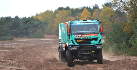 Uno de los Trakker 4x4 del equipo Petronas De Rooy.