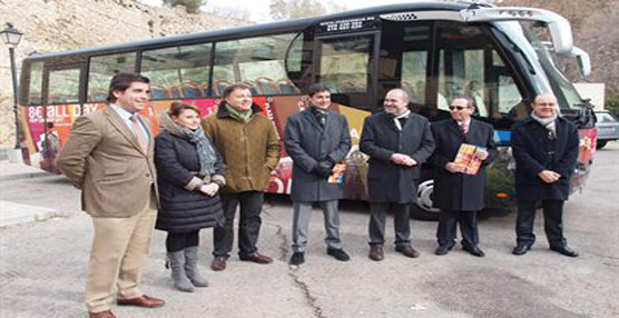 El nuevo autobús turístico de Cuenca ya circula por la ciudad 'uniendo la estación del AVE con la zona centro'