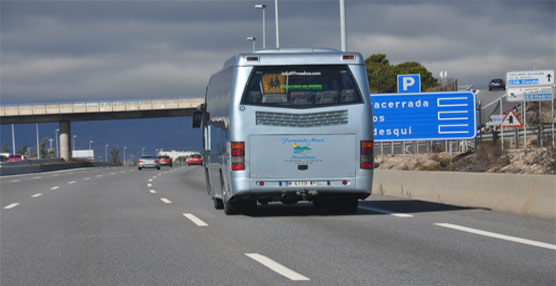 Muchas de las 300 empresas que forman el Sector del transporte de viajeros po carretera, se dedican al transporte escolar.