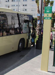 Parada de bus en Cádiz.