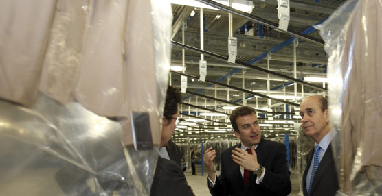 Rafael Fernández de Alarcón durante su visita a las obras de ampliación de las instalaciones del Grupo Inditex.