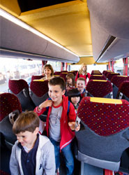 Medio millón de alumnos utilizan a diario un autobús escolar.