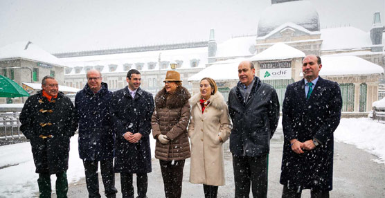 Fomento y el Gobierno de Aragón firman la transmisión de la estación de Canfranc al Gobierno de Aragón