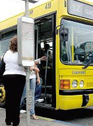 Unos 100.000 bonos de autobuses se ponen en venta en Las Palmas de Gran Canaria con la imagen del carnaval