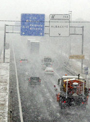 Preparadas en Madrid para hacer frente a las nevadas 128 quitanieves y 14.740 toneladas de fundentes 