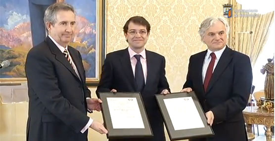 El alcalde de Salamanca, Alfonso Fernández Mañueco, durante la entrega del reconocimiento.