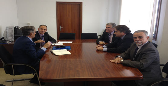 Reunión de los representantes de FETEIA-OLTRA con Luis Diez, jefe de la Dependencia Regional de Aduanas e Impuestos Especiales.