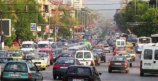 Los atascos en las grandes ciudades son habituales.