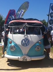 Participantes de la 9ª FurgoVolkswagen disfrutando de un día de playa.