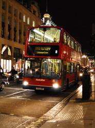 Imagen de uno de los autobuses de Transport for London 
