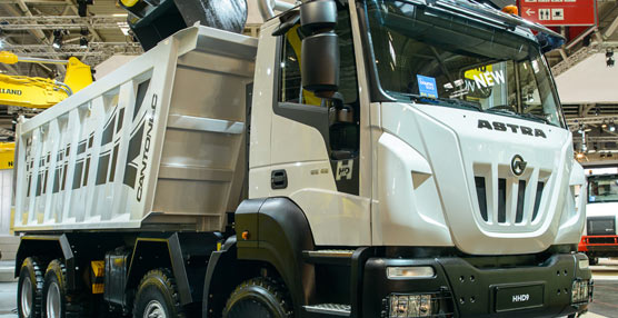 Iveco muestra en Bauma sus novedades en vehículos industriales para 2013 entre ladrillos y materiales de construcción