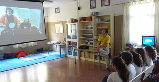 Charla sobre movilidad urbana en un CEIP de Las Palmas.