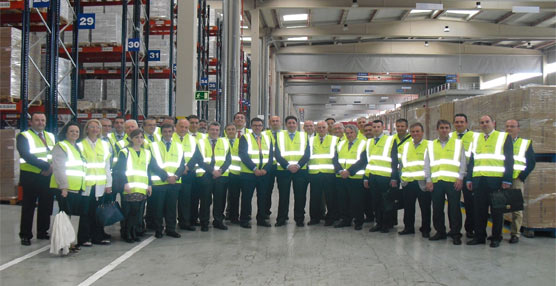 Las autoridades y empresarios murcianos durante su visita a las plataformas logísticas de Barcelona.