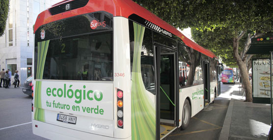 Los nuevos autobsues híbridos de la ciudad de Almería.