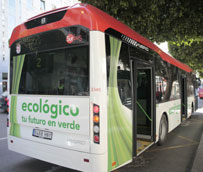 La flota de autobuses urbanos de Almer&iacute;a cuenta con tres veh&iacute;culos h&iacute;bridos &lsquo;que contribuyen a hacer una ciudad m&aacute;s saludable&rsquo;