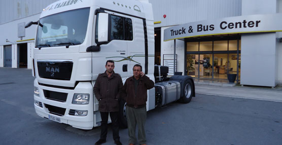 Juan Fajardo, un autónomo con dos camiones de Almuñécar (Granada), ha renovado una tractora TGA que tenía por la nueva TGX EfficientLine.