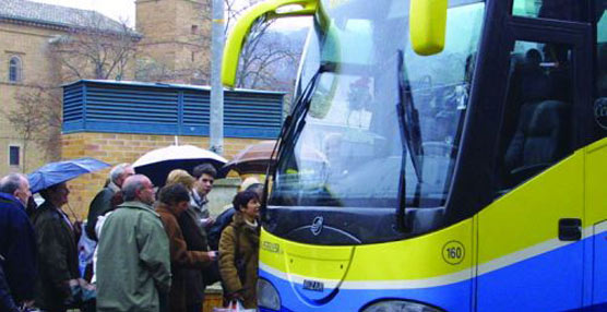 UGT, ELA, LAB y CC.OO. convocan una huelga indefinida en el transporte de viajeros por carretera de Navarra