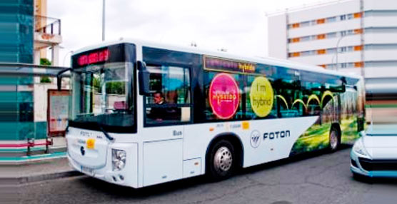 El primer autob&uacute;s h&iacute;brido 'est&aacute;ndar' recorre, en periodo de pruebas, las calles de Sevilla