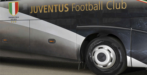 El autocar de la 'Juve' con el Goodyear Marathon Coach