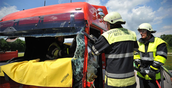 Bomberos durante una de sus actuaciones de emergencia.