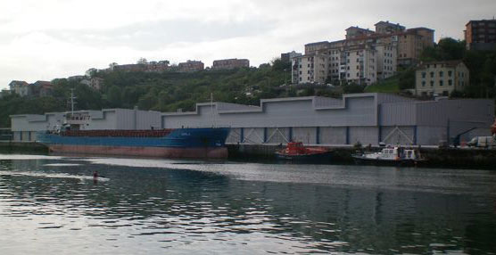 Almacenes situados en el Puerto de Pasaia.