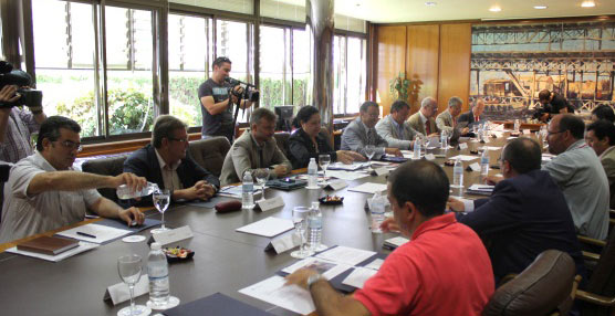 Reunión del Foro para el Transporte y la Logística de la provincia de Huelva, en la sede de la APH.