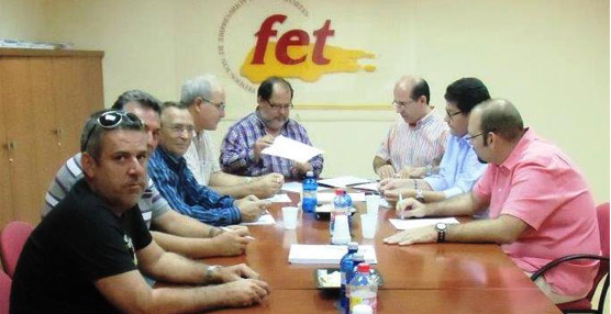 Fet y CC.OO alcanzan un acuerdo para renovar el convenio de transporte discreccional de viajeros en Las Palmas