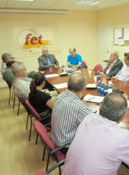 Fet y CC.OO alcanzan un acuerdo para renovar el convenio de transporte discreccional de viajeros en Las Palmas