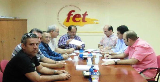 FET Canarias firma la prórroga de un año de los convenios colectivos en transporte de mercancias y de viajeros