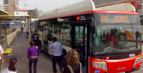 Un autobús de la línea 44 de la TMB.