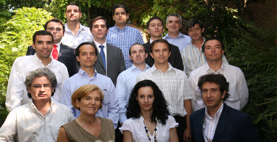 Foto de familia de los alumnos que han finalizado la 14º edición del MADGET.