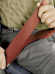 El cinturón de seguridad duplica las posibilidades de sobrevivir a un accidente de tráfico.