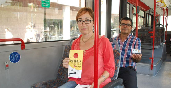 Imagen de la Teniente de Alcalde de Tarragona, Begoña Floria, en la presentación de la nueva tarjeta
