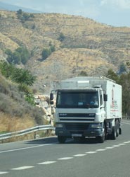 Las empresas españolas que circulen por carreteras francesas también se verán afectadas por la ecotasa.