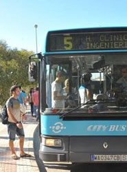 LA EMT remodela su recorrido a la Universidad.