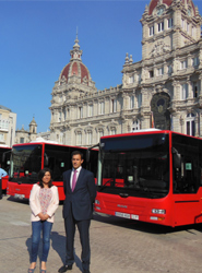 Los responsables de Tranvías de La Coruña en la presentación de los ocho nuevos vehículos
