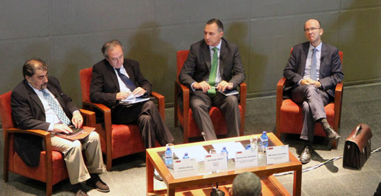 Mesa redonda, moderada por el coordinador del área jurídica de UNO, Santiago Mallo.