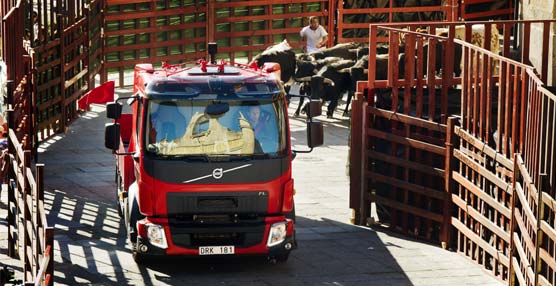 El nuevo Volvo FL demuestra su facilidad de conducción ‘corriendo’ un encierro en Ciudad Rodrigo